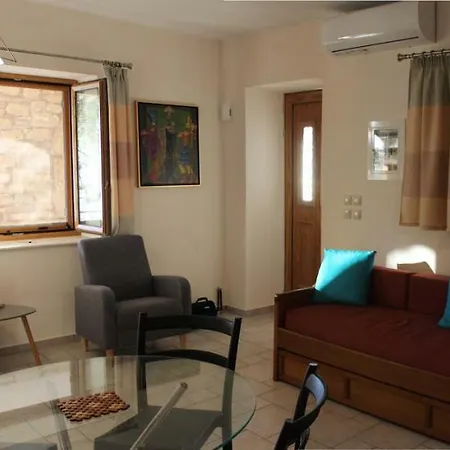 Olive Stonehouses Каламата