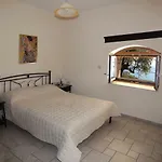 Olive Stonehouses *