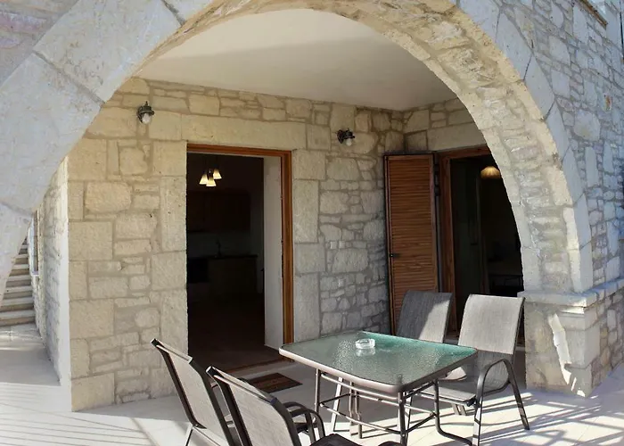 Olive Stonehouses * Kalamáta